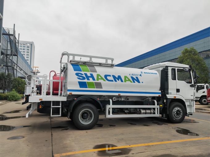 Side profile of Shacman L5000 12000L water tank body manufactured by CLW Group