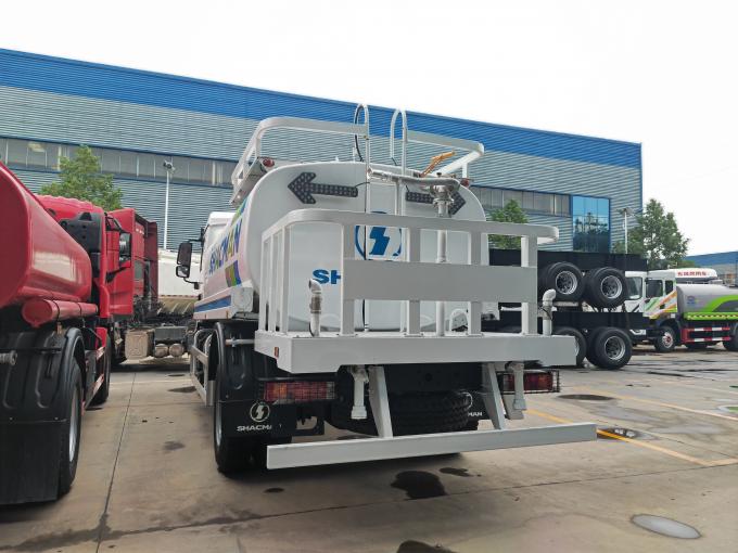 Rear safety platform and high-pressure water cannon of Shacman L5000 water truck